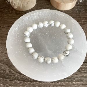 White howelite crystals bracelet
